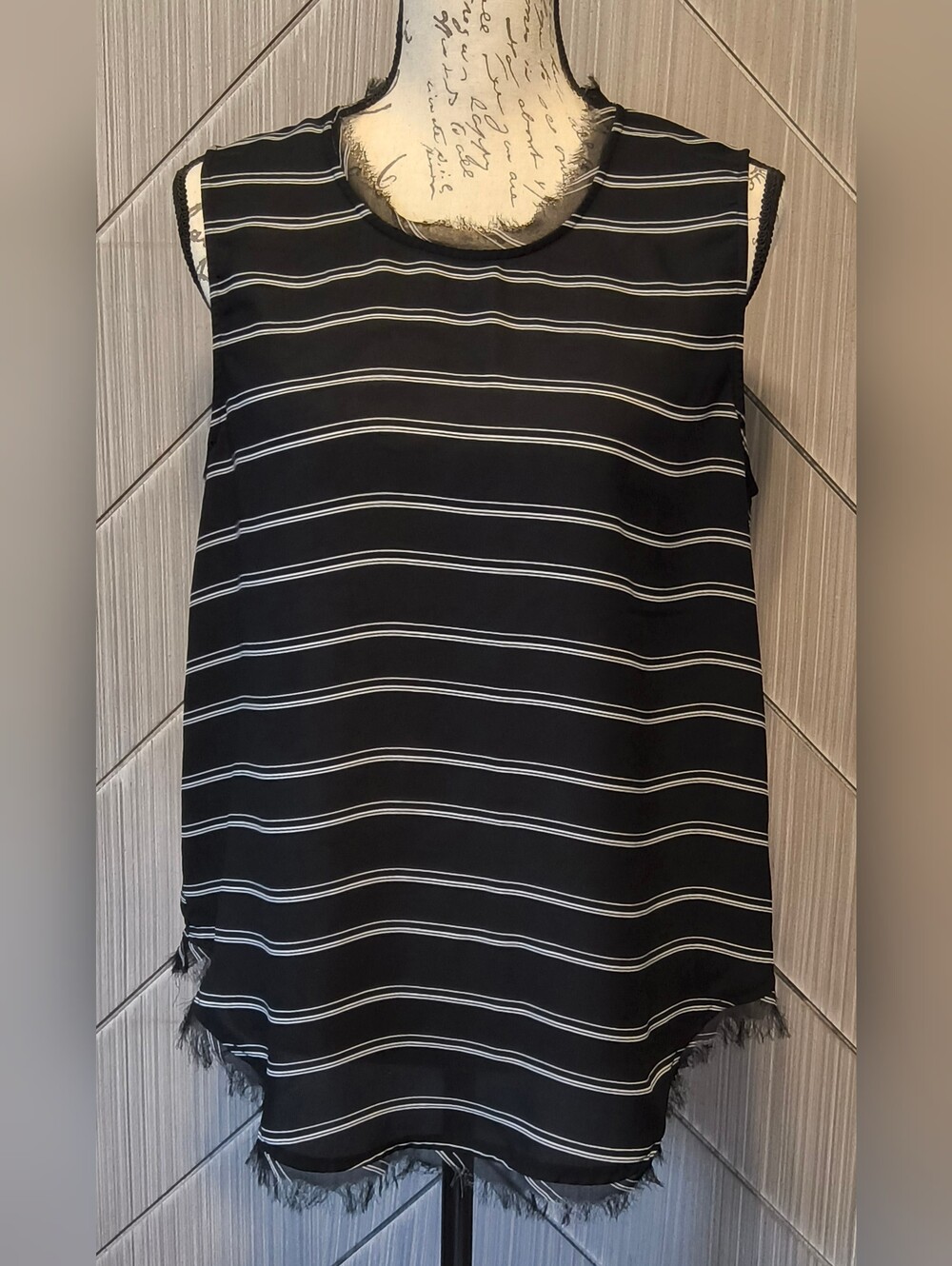 Who What Wear L Black Ivory Striped Sleeveless Frayed Hem Blouse Top